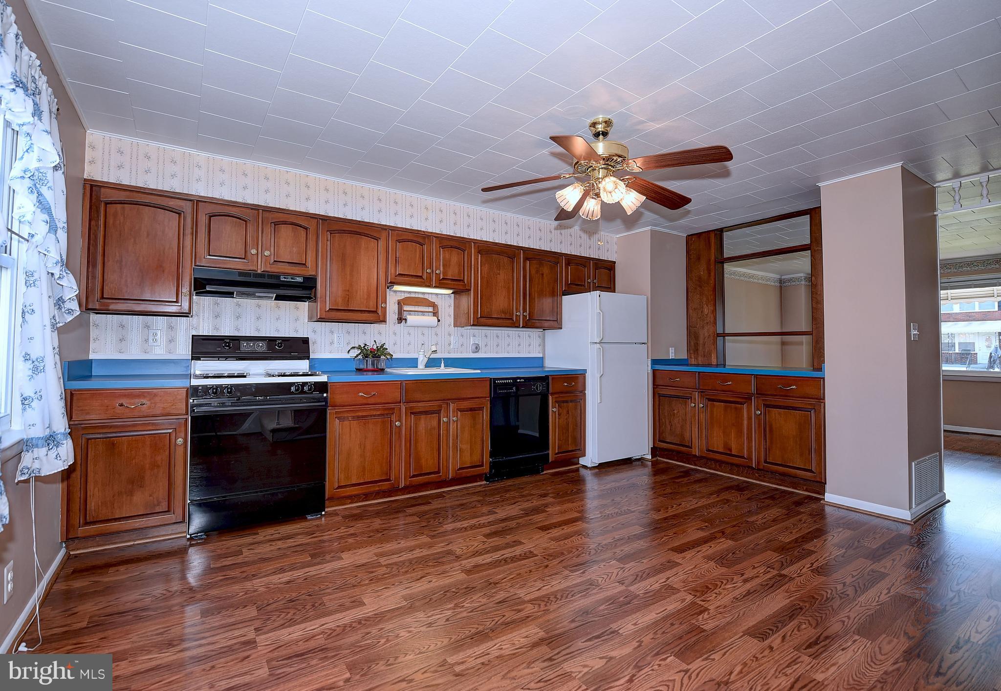 8108 Mid Haven Road Baltimore, MD 21222 - Photo 10 of 28 a kitchen with granite countertop a stove and a refrigerator