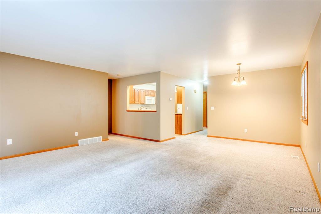 7266 Lakeshore Road Lakeport, MI 48059 - Photo 20 of 36