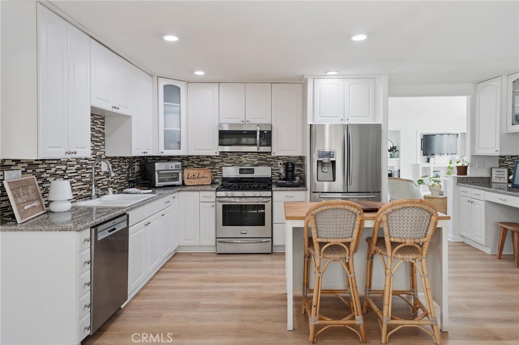 25302 Vía Ramon Valencia, CA 91355 - Photo 12 of 40 Kitchen with Granite & Stainless Steel Appliances