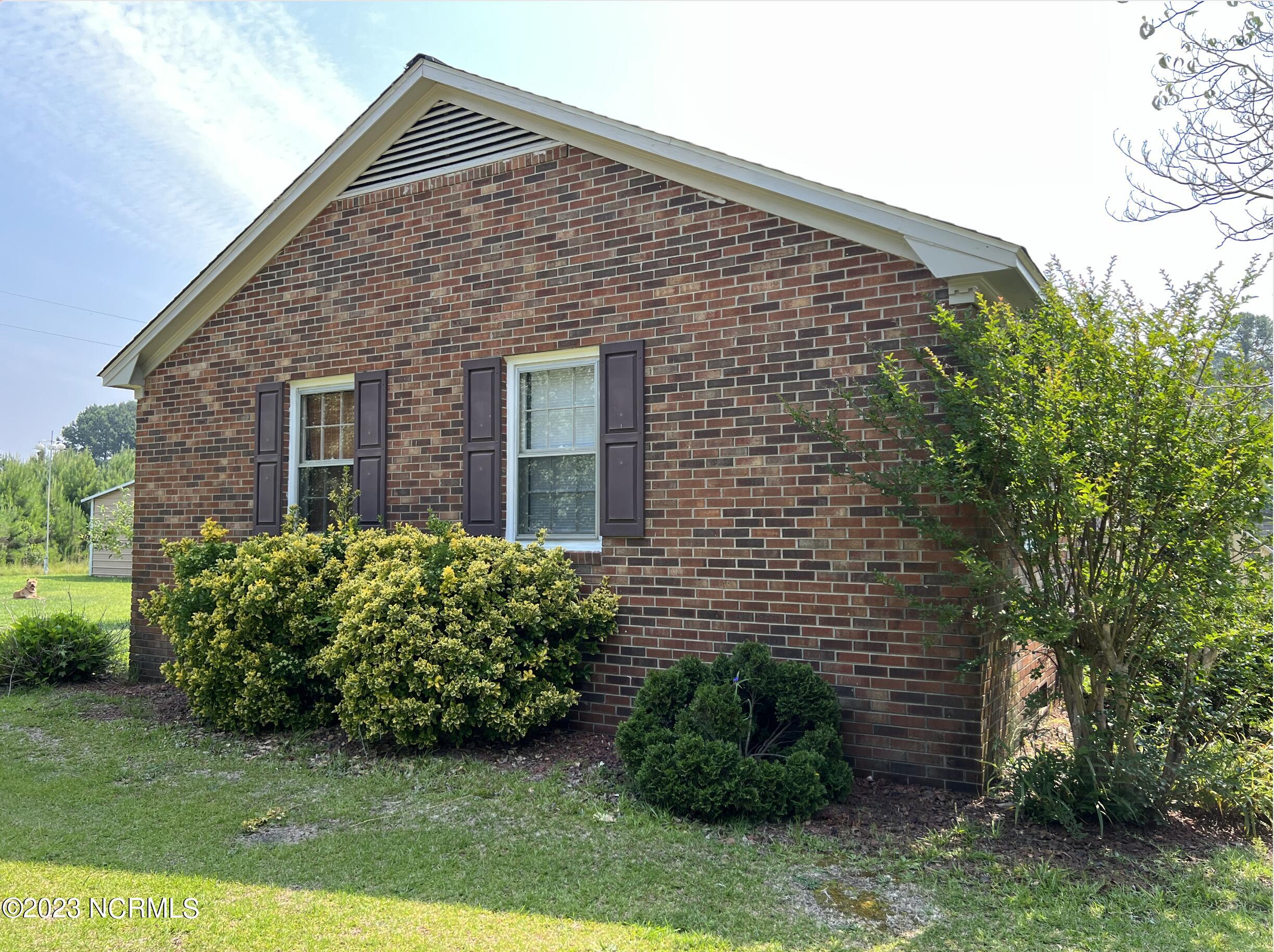 268 Old Drag Strip Road Clinton, NC 28328 - Photo 7 of 22 Left side of house.