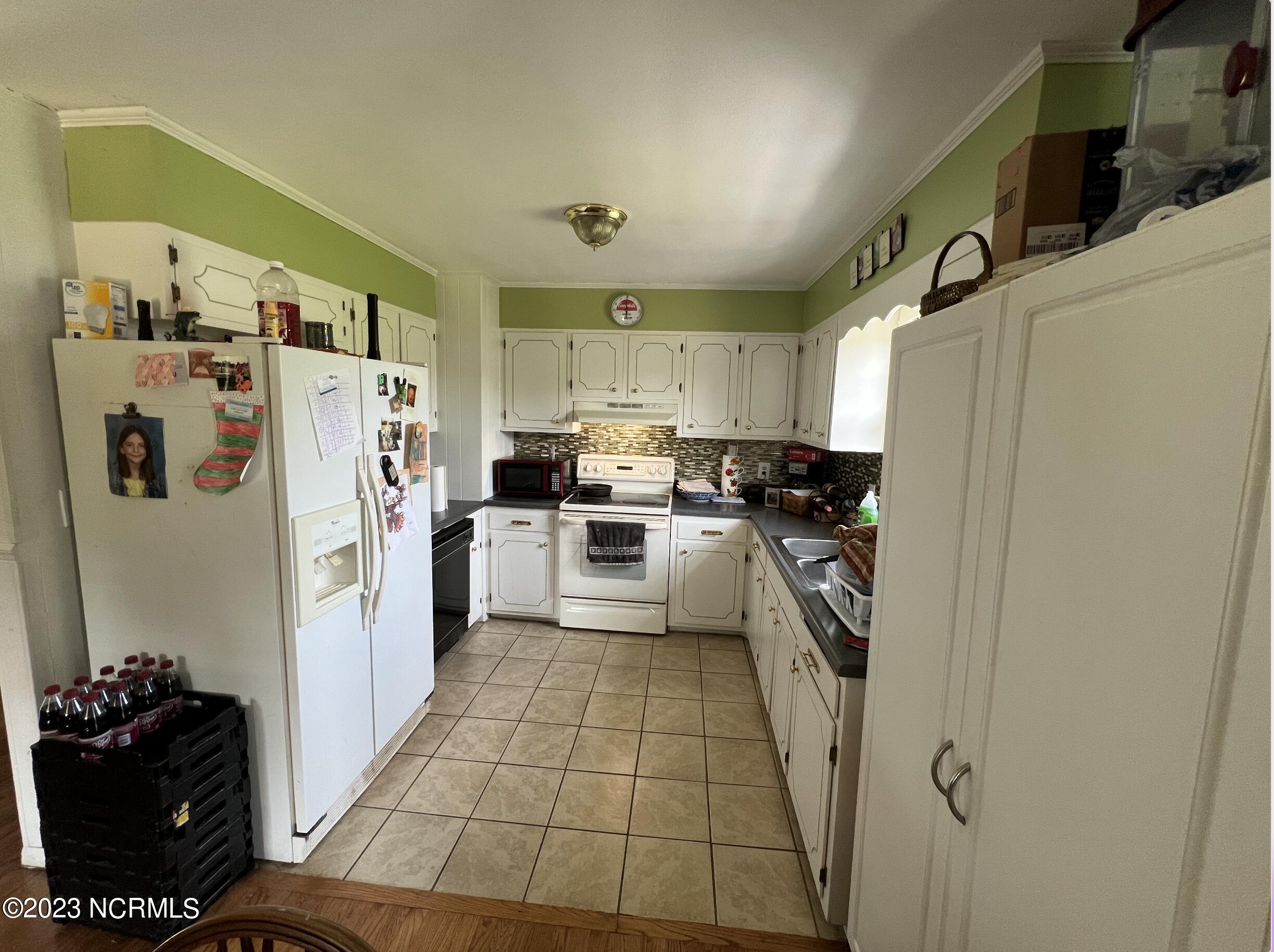 268 Old Drag Strip Road Clinton, NC 28328 - Photo 8 of 22 Kitchen