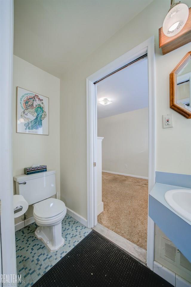 24814 Ridgecroft Avenue Eastpointe, MI 48021 - Photo 18 of 28 31336529-17.JPG