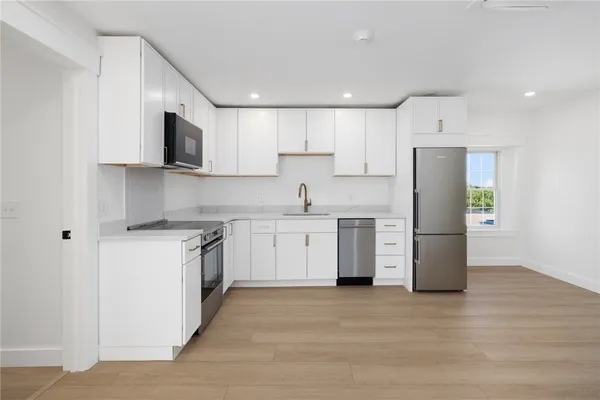 $2,600 | 7 Melrose Street, Unit 7, East Greenwich, RI 02818