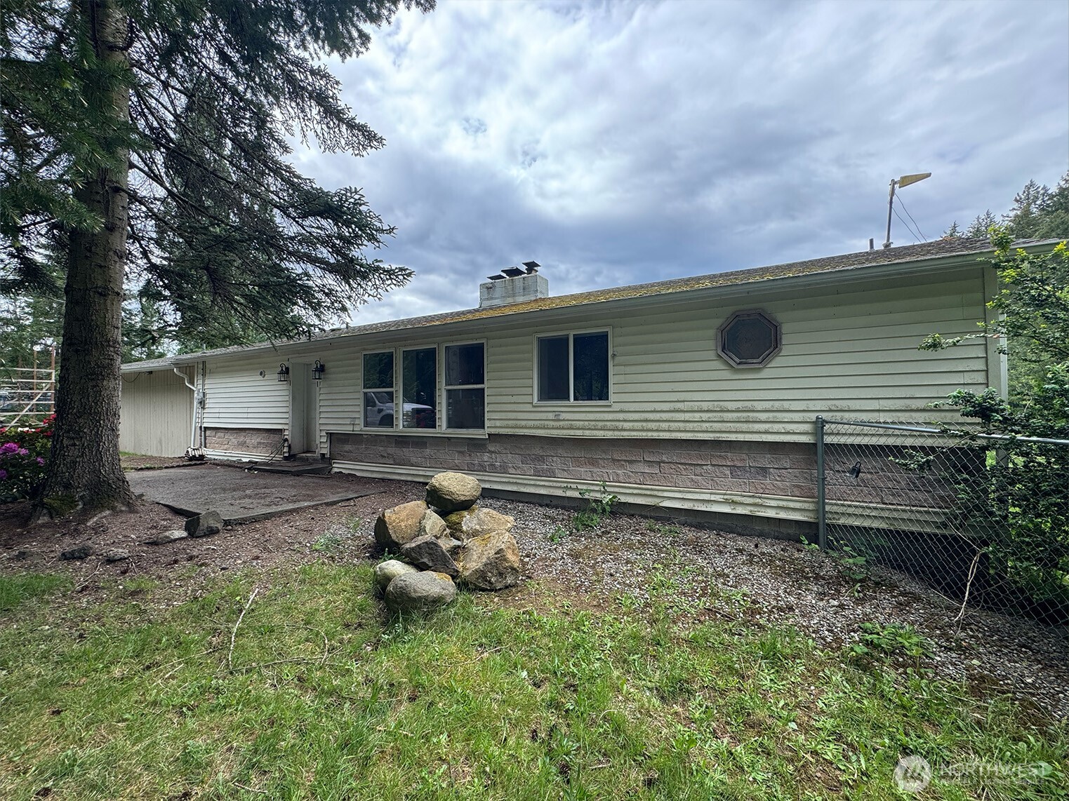 16491 Highway 3 Grapeview, WA 98546 - Photo 2 of 33