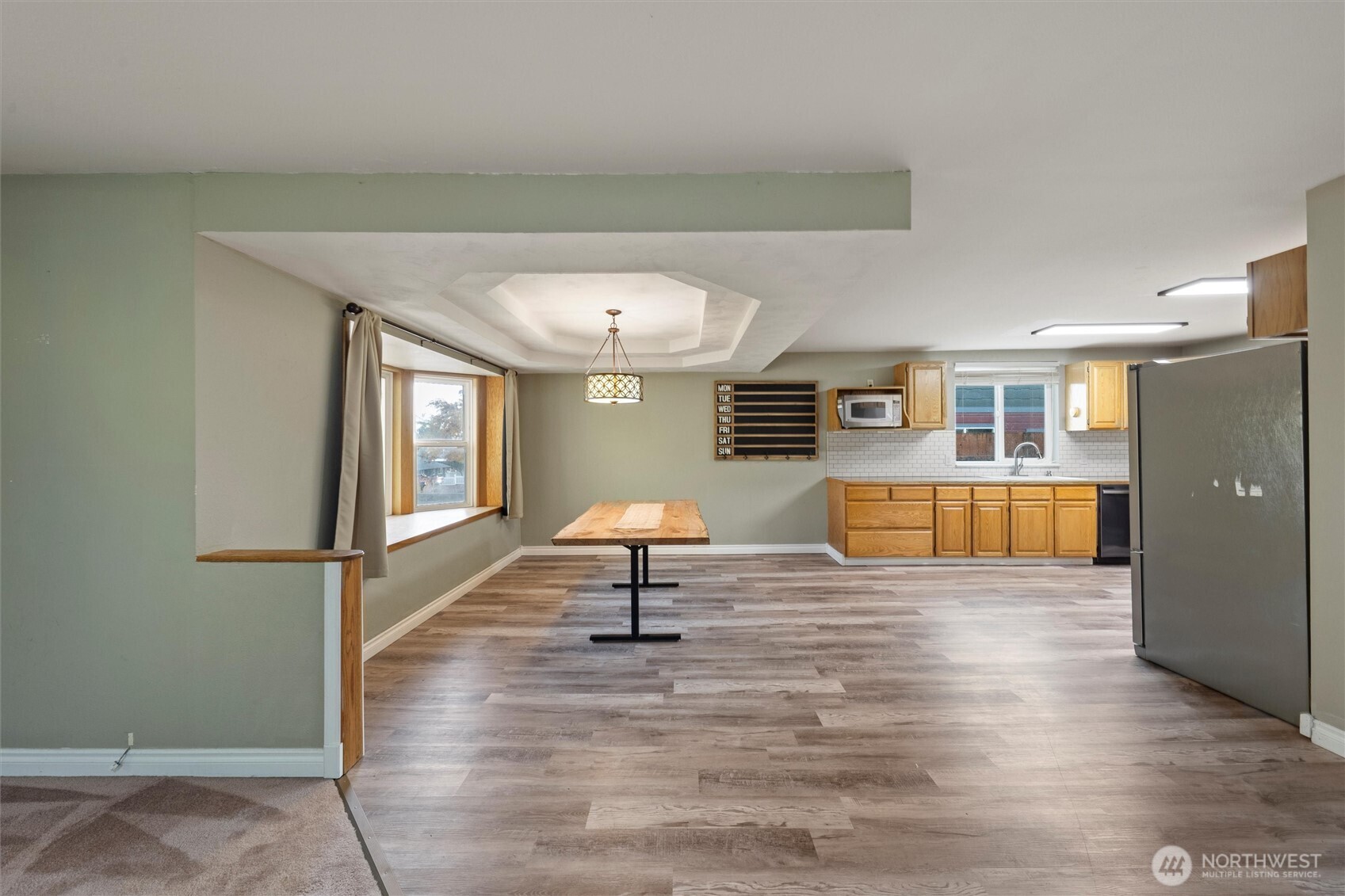 1411 D Street Southwest Ephrata, WA 98823 - Photo 11 of 39 a living room with furniture and a table