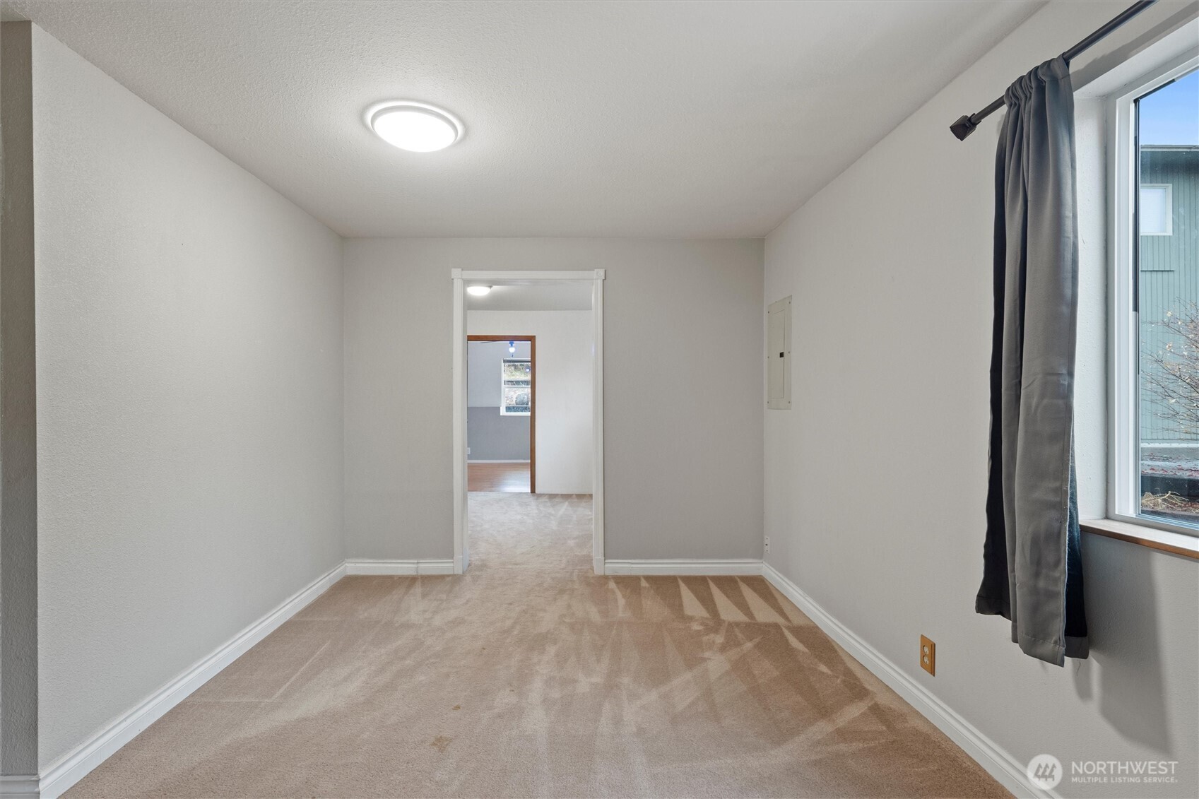 1411 D Street Southwest Ephrata, WA 98823 - Photo 15 of 39 a view of hallway with window