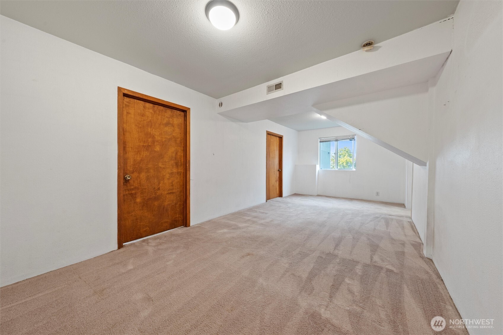 1411 D Street Southwest Ephrata, WA 98823 - Photo 19 of 39 a view of livingroom with window