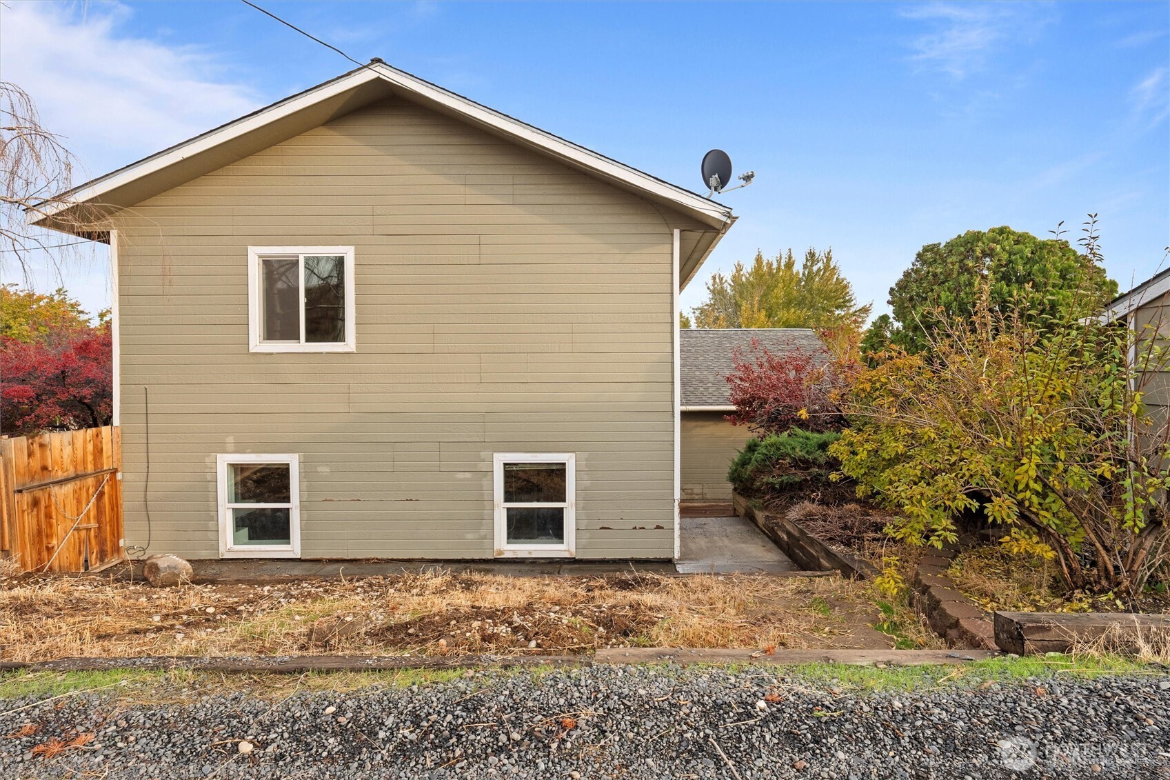 1411 D Street Southwest Ephrata, WA 98823 - Photo 30 of 39 a view of a house with a yard