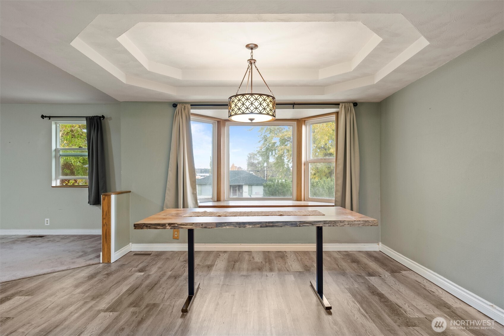 1411 D Street Southwest Ephrata, WA 98823 - Photo 7 of 39 a view of entryway with wooden floor and windows