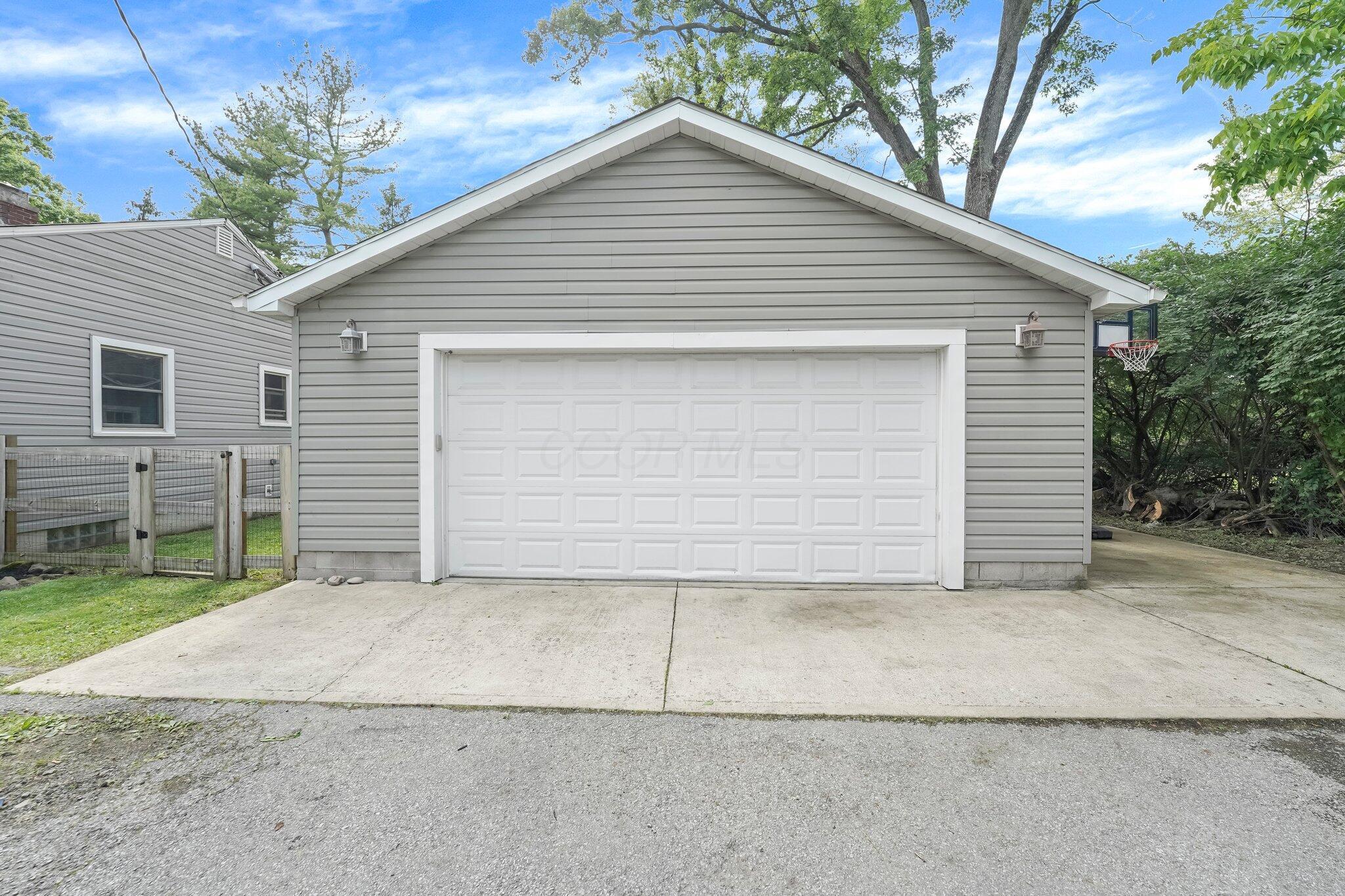 6455 Linworth Road Worthington, OH 43085 - Photo 4 of 28 9-web-or-mls-6455-linworth-rd
