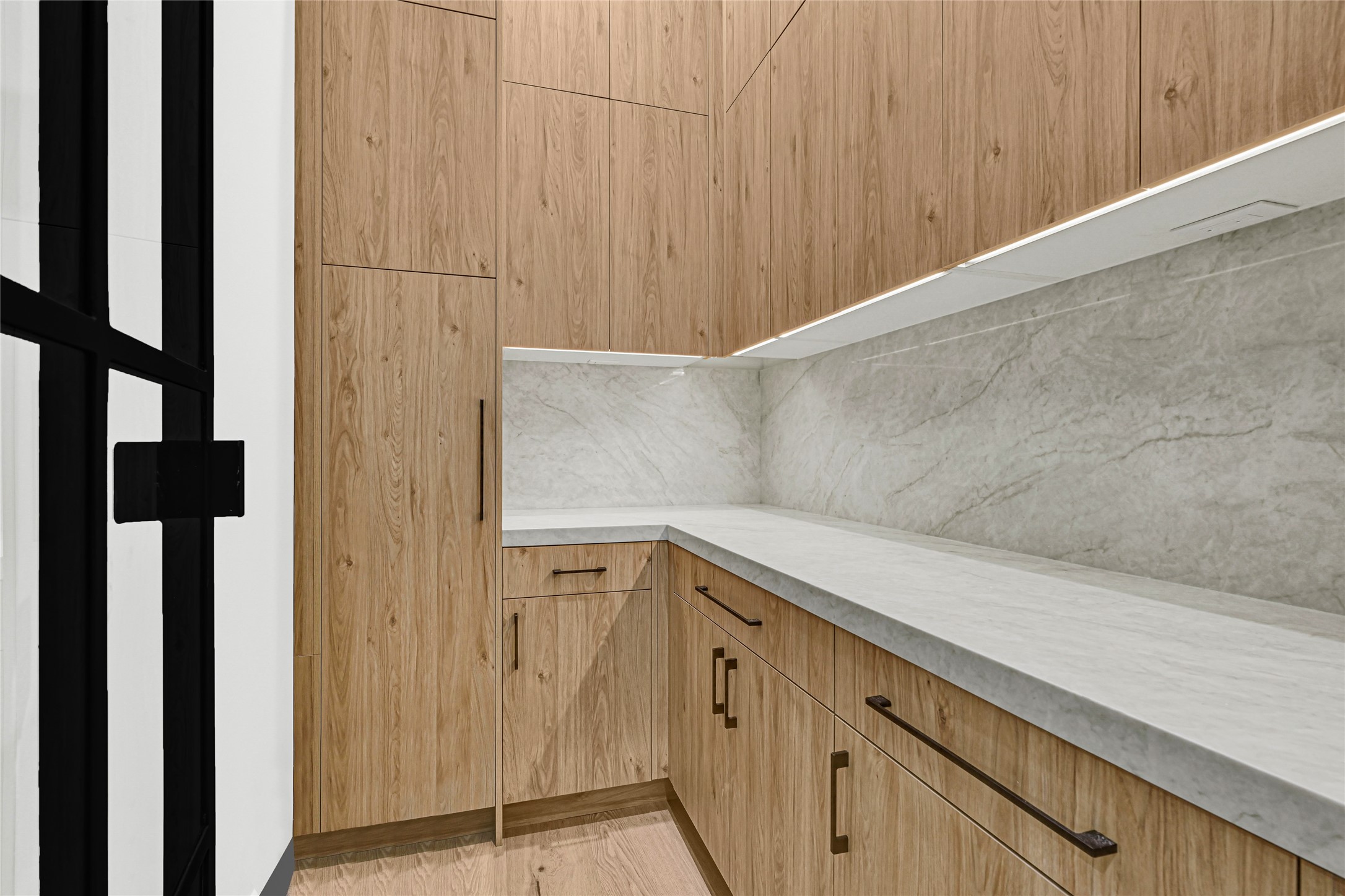 6405 Rodrigo Street, Unit A Houston, TX 77007 - Photo 12 of 28 a view of a hallway