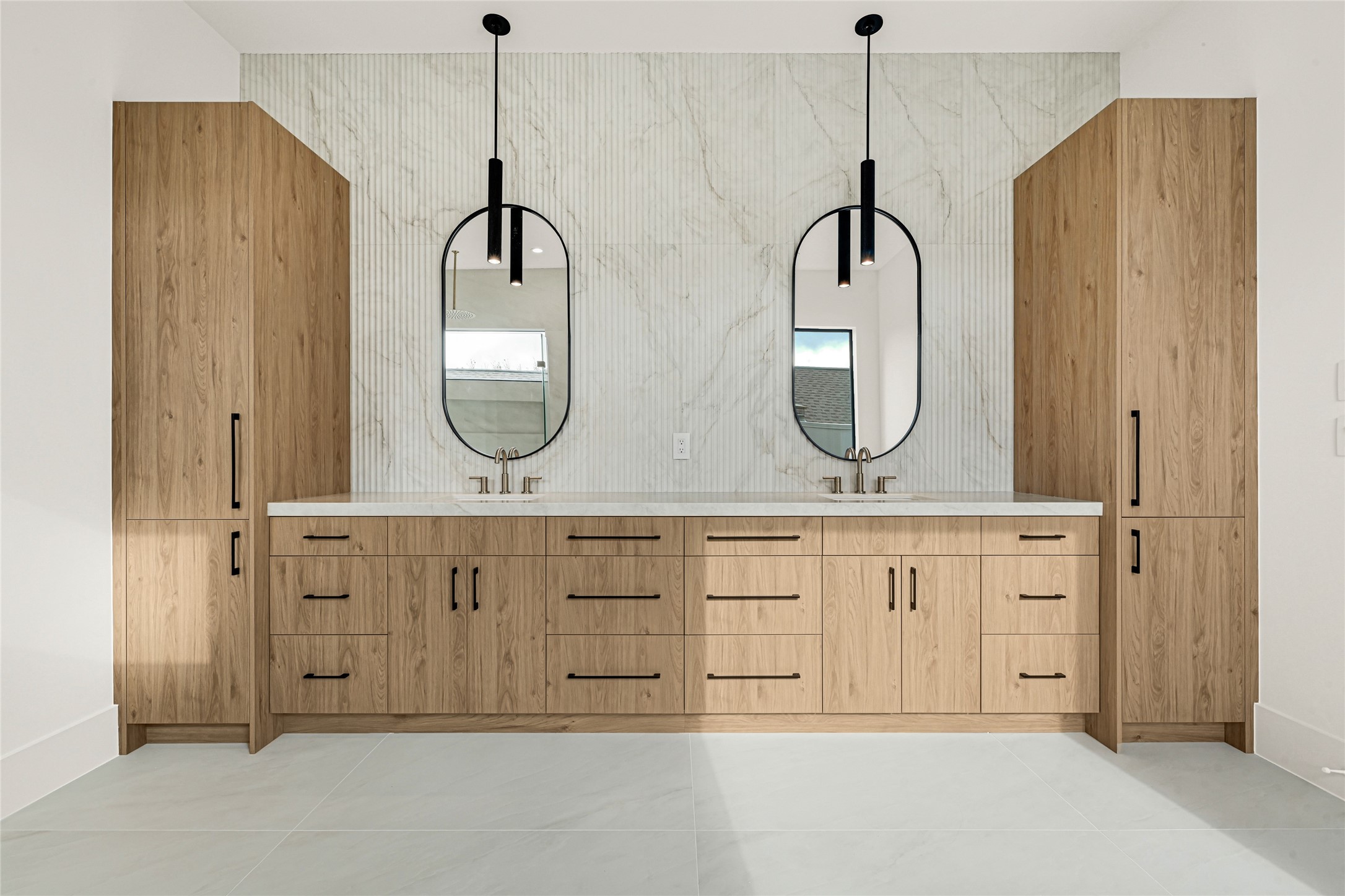 6405 Rodrigo Street, Unit A Houston, TX 77007 - Photo 22 of 28 a bathroom with double vanity sink and a mirror