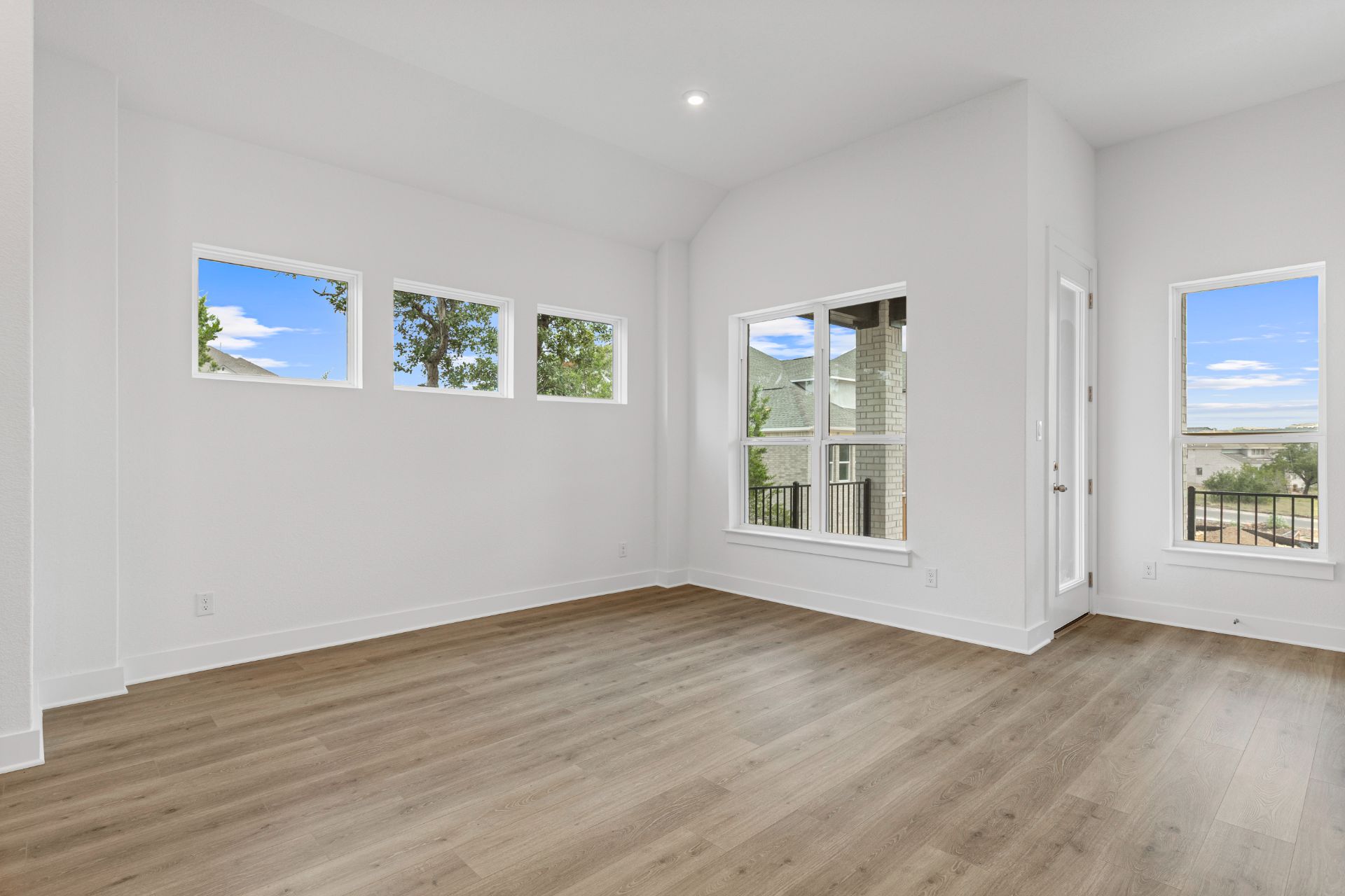 1405 Blue Moon Drive Georgetown, TX 78628 - Photo 11 of 33 Casual Dining off of Kitchen