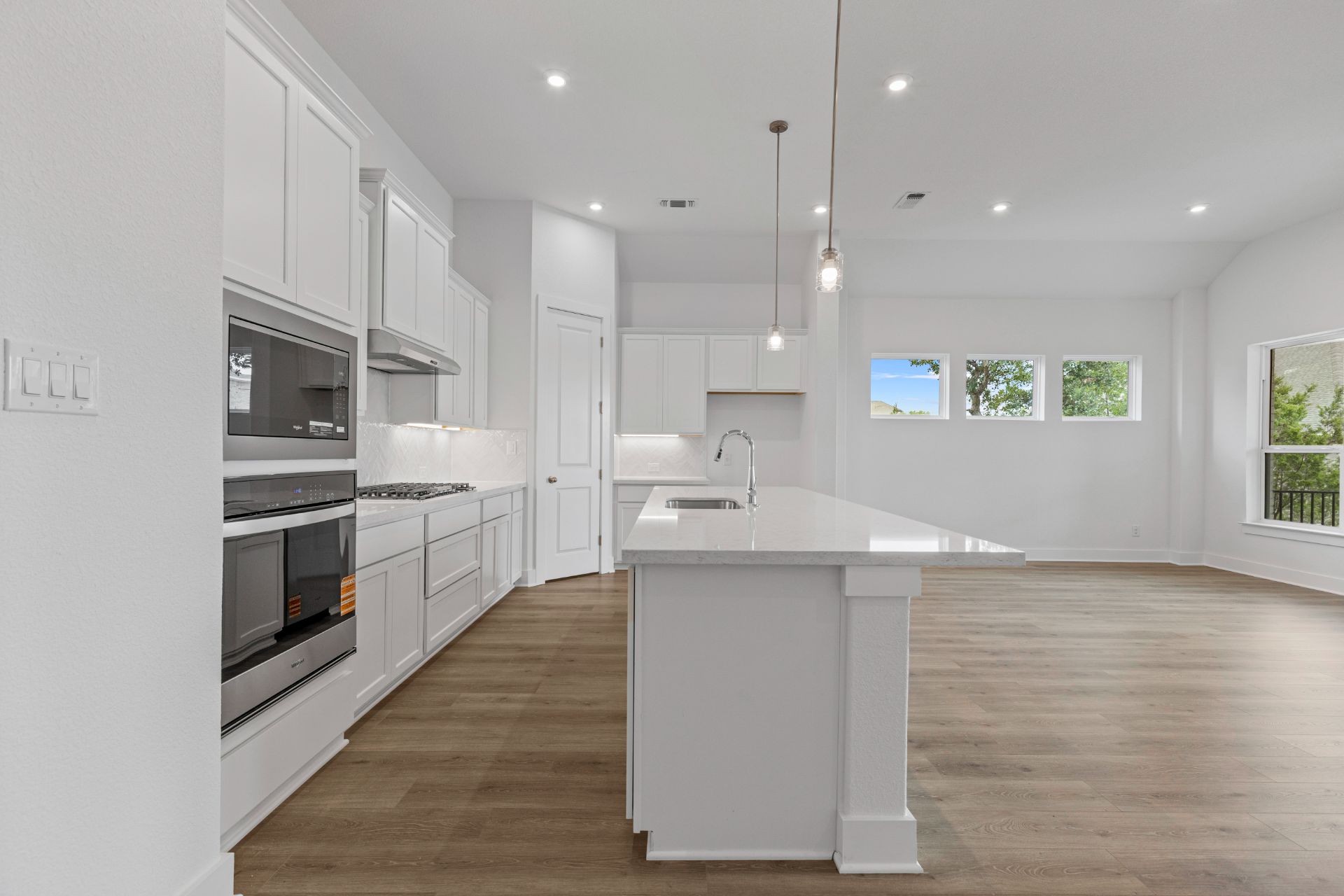 1405 Blue Moon Drive Georgetown, TX 78628 - Photo 10 of 33 Stunning finishes in Light & Bright Kitchen