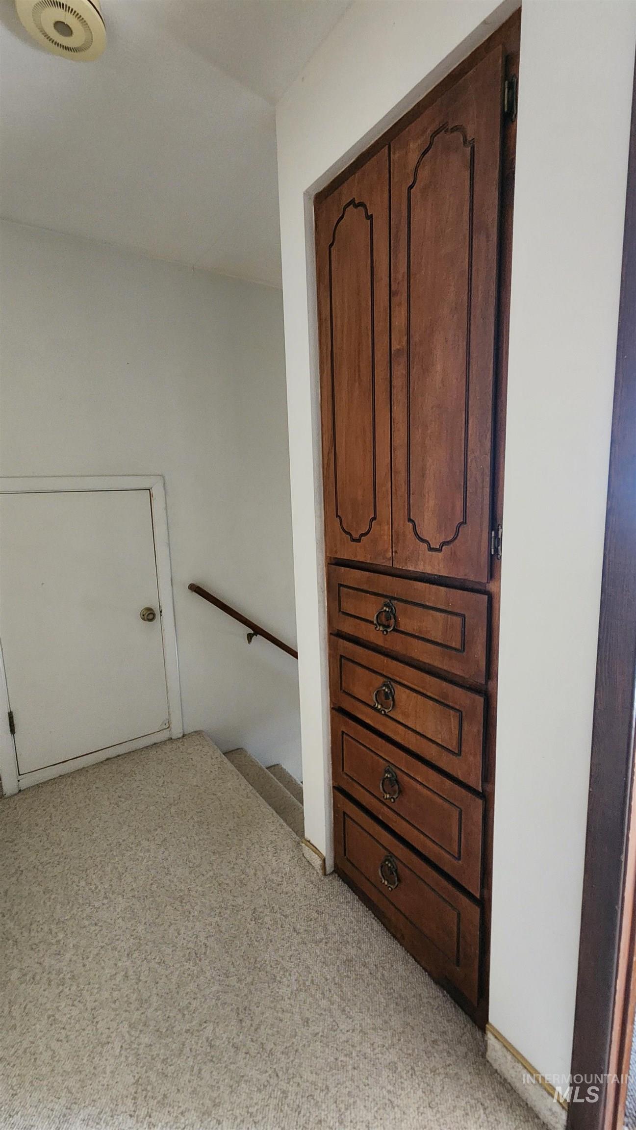 288 South 123 West Burley, ID 83318 - Photo 31 of 36 Hall with an upstairs landing