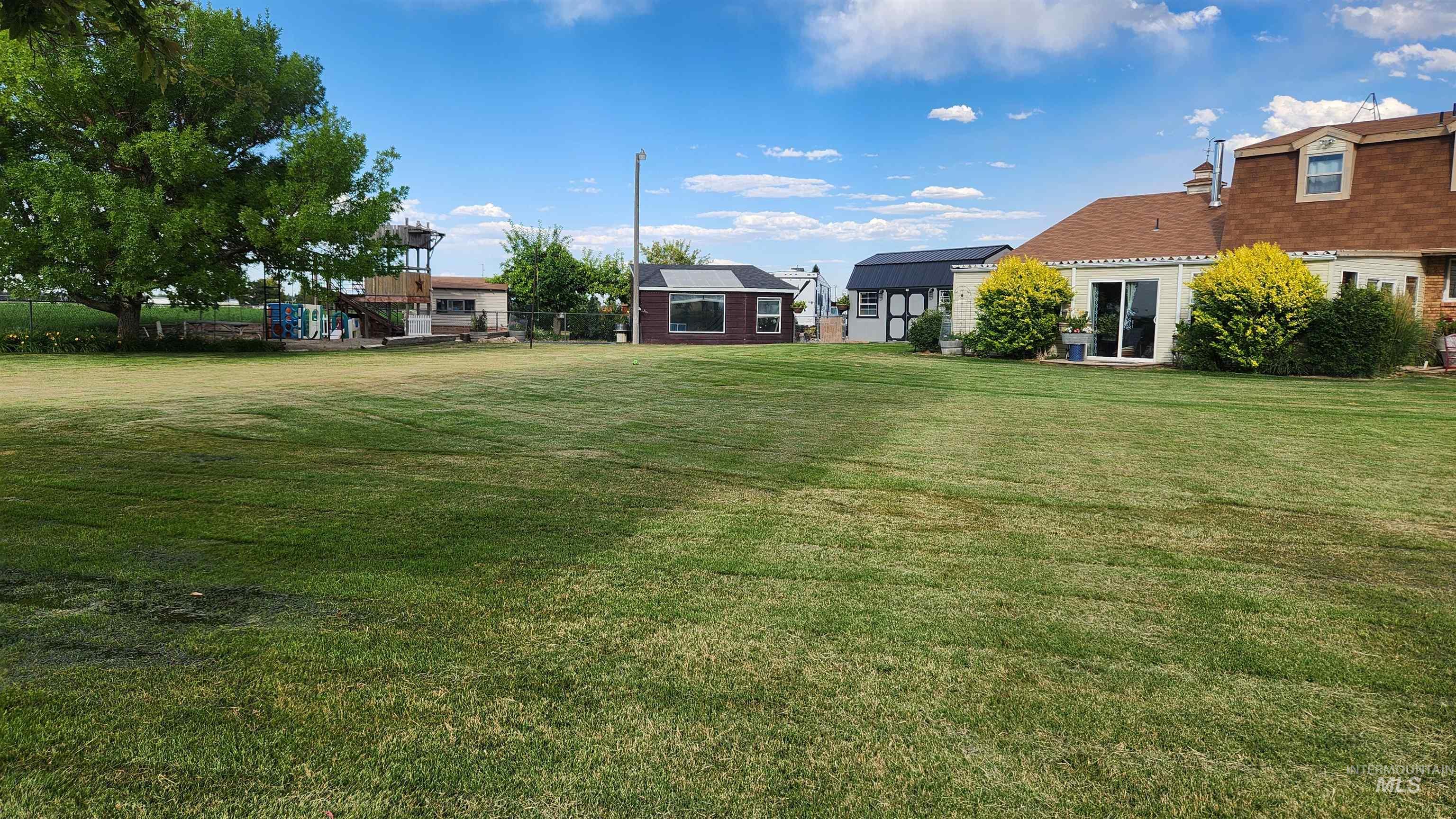 288 South 123 West Burley, ID 83318 - Photo 5 of 36 View of green lawn