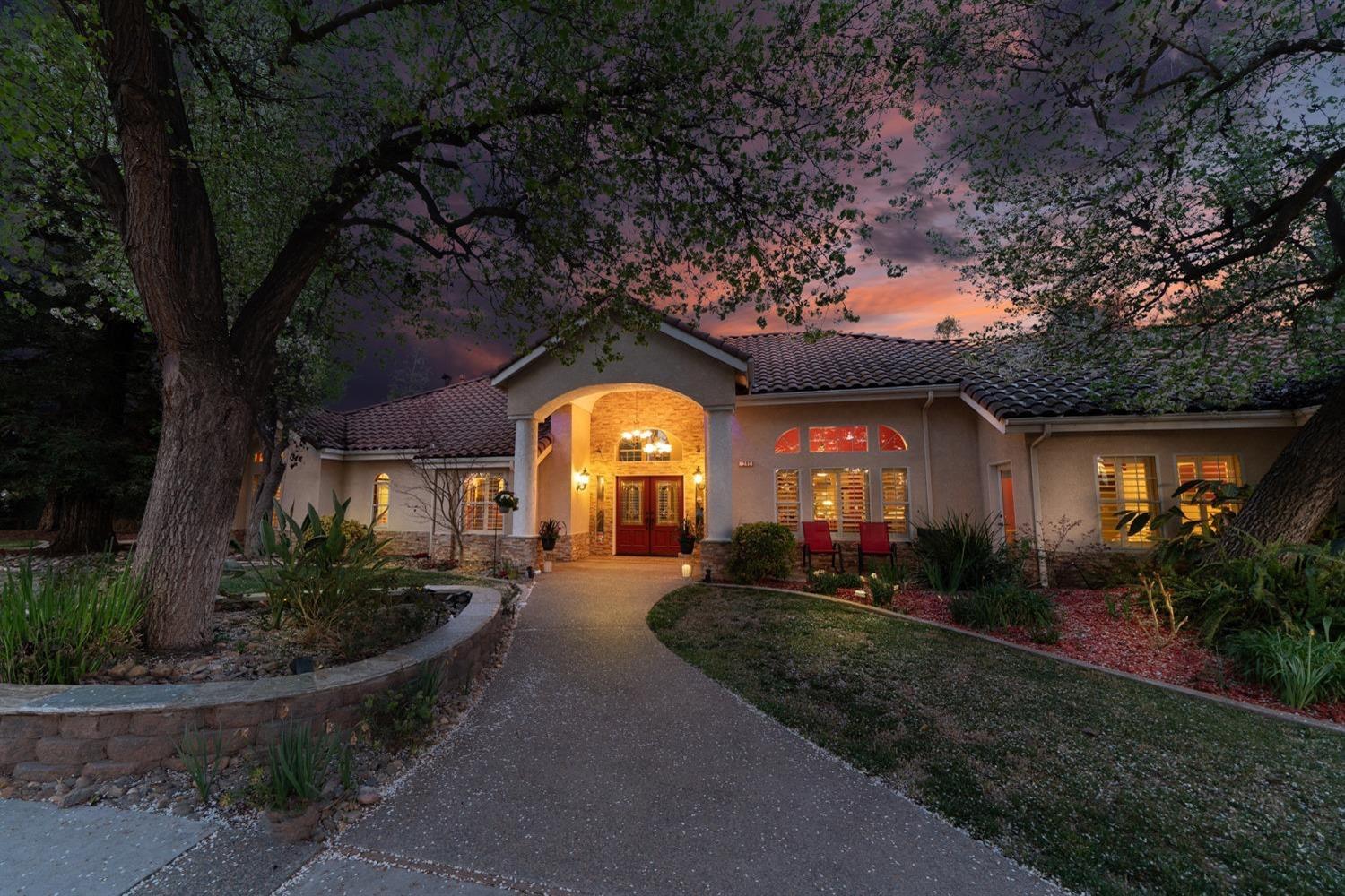 1290 North Applegate Avenue Fresno, CA 93737 - Photo 1 of 65 a front view of a house with a yard