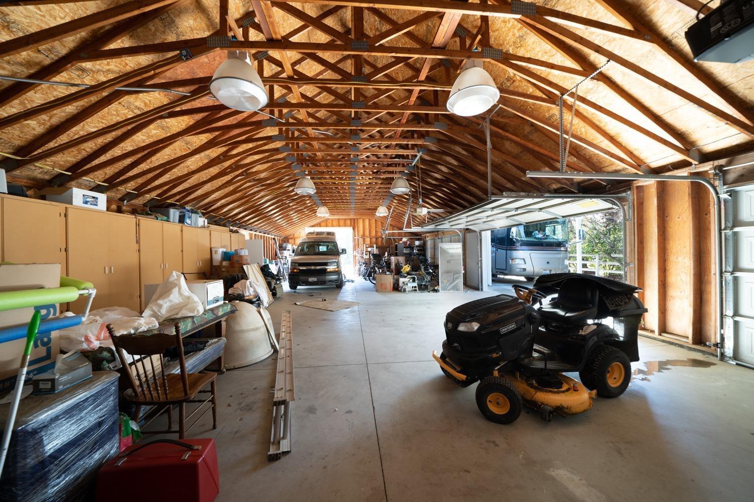 1290 North Applegate Avenue Fresno, CA 93737 - Photo 49 of 65 shop/garage off guest house