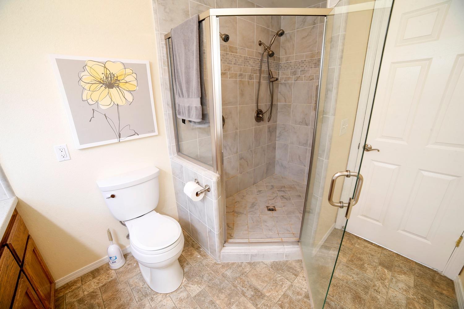 1290 North Applegate Avenue Fresno, CA 93737 - Photo 64 of 65 a bathroom with a shower and a toilet