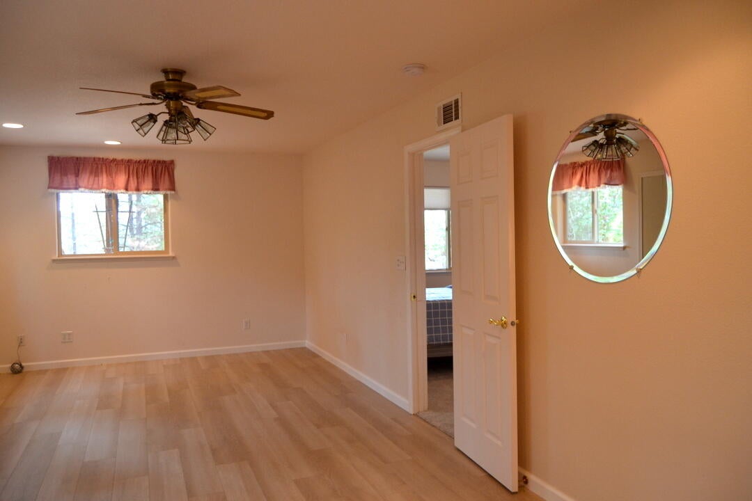 222 Guth Road Grants Pass, OR 97526 - Photo 32 of 48 DSC_3418