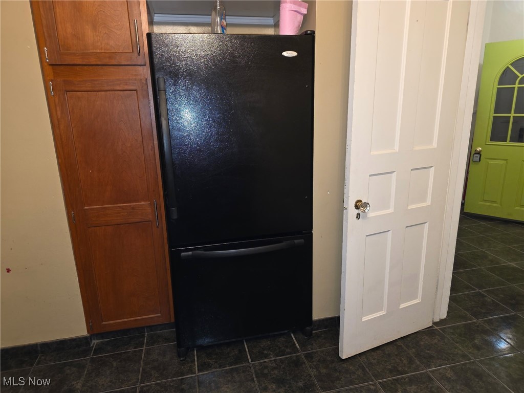 64 Sheldon Street Rittman, OH 44270 - Photo 20 of 37 Detailed view of freestanding refrigerator