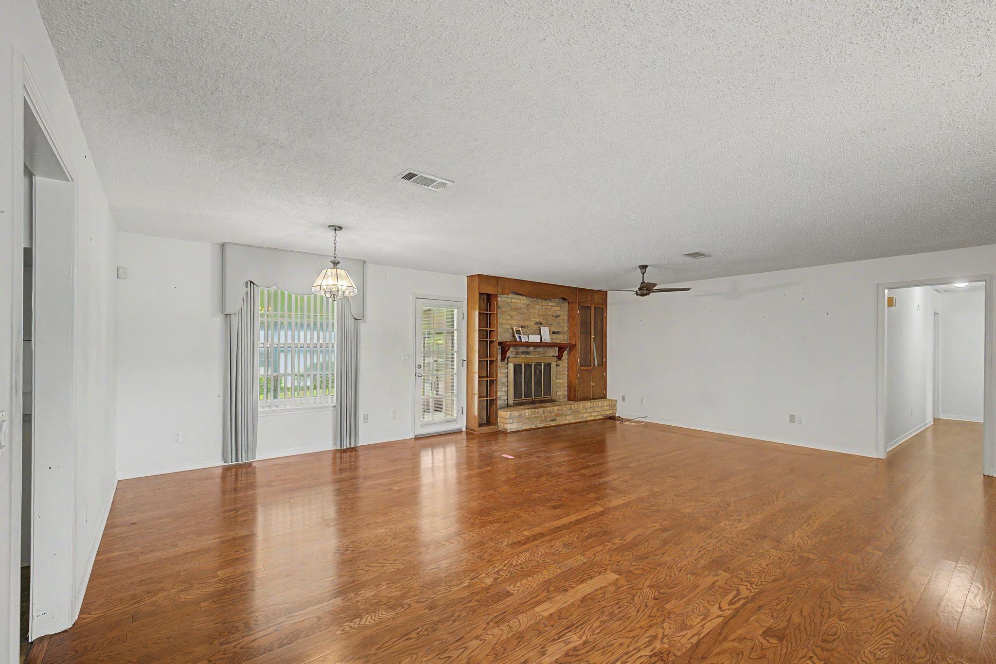 7621 Chellie Road Pensacola, FL 32526 - Photo 4 of 90 Gallery Image 4