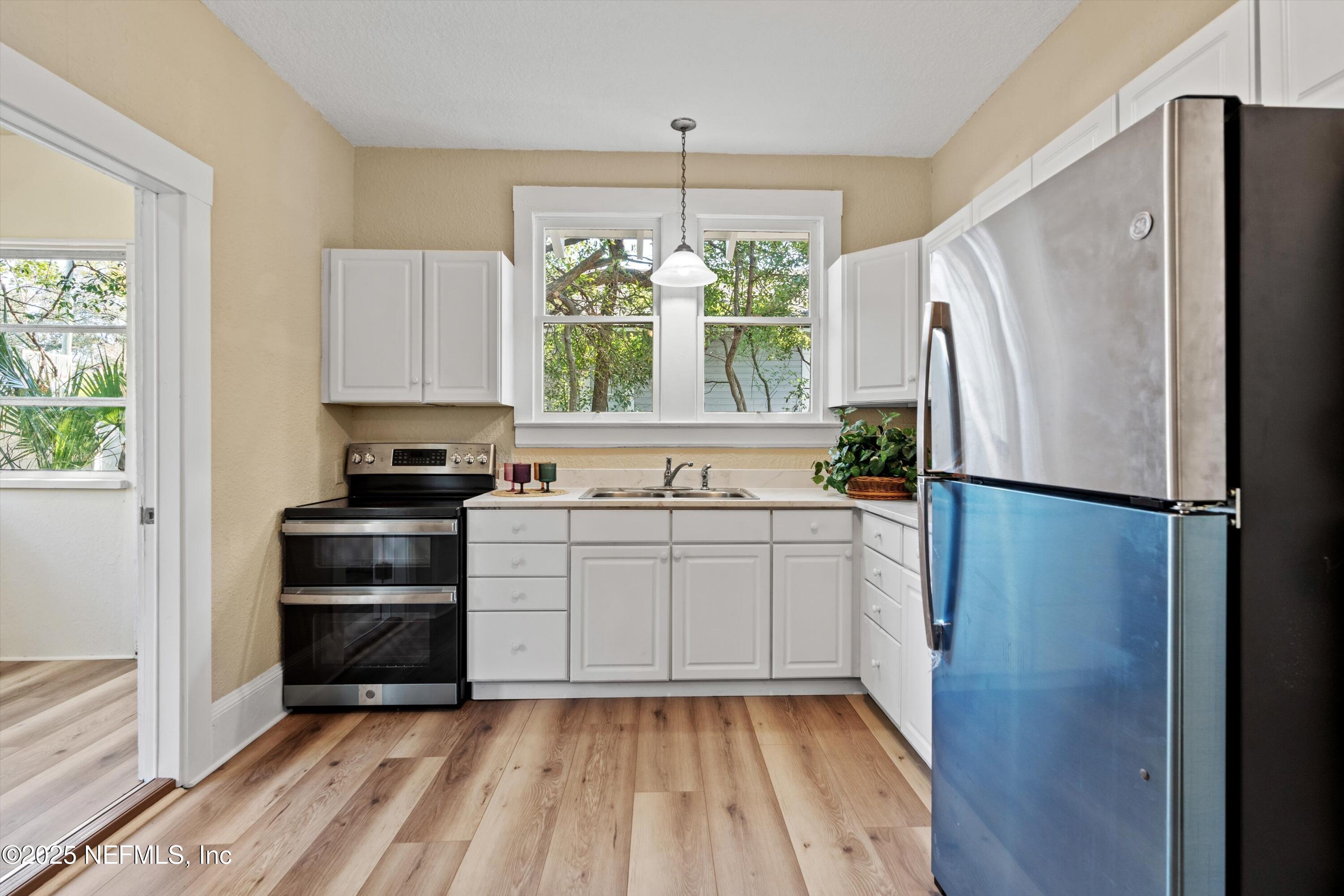 2025 Southampton Road Jacksonville, FL 32207 - Photo 11 of 32 Kitchen