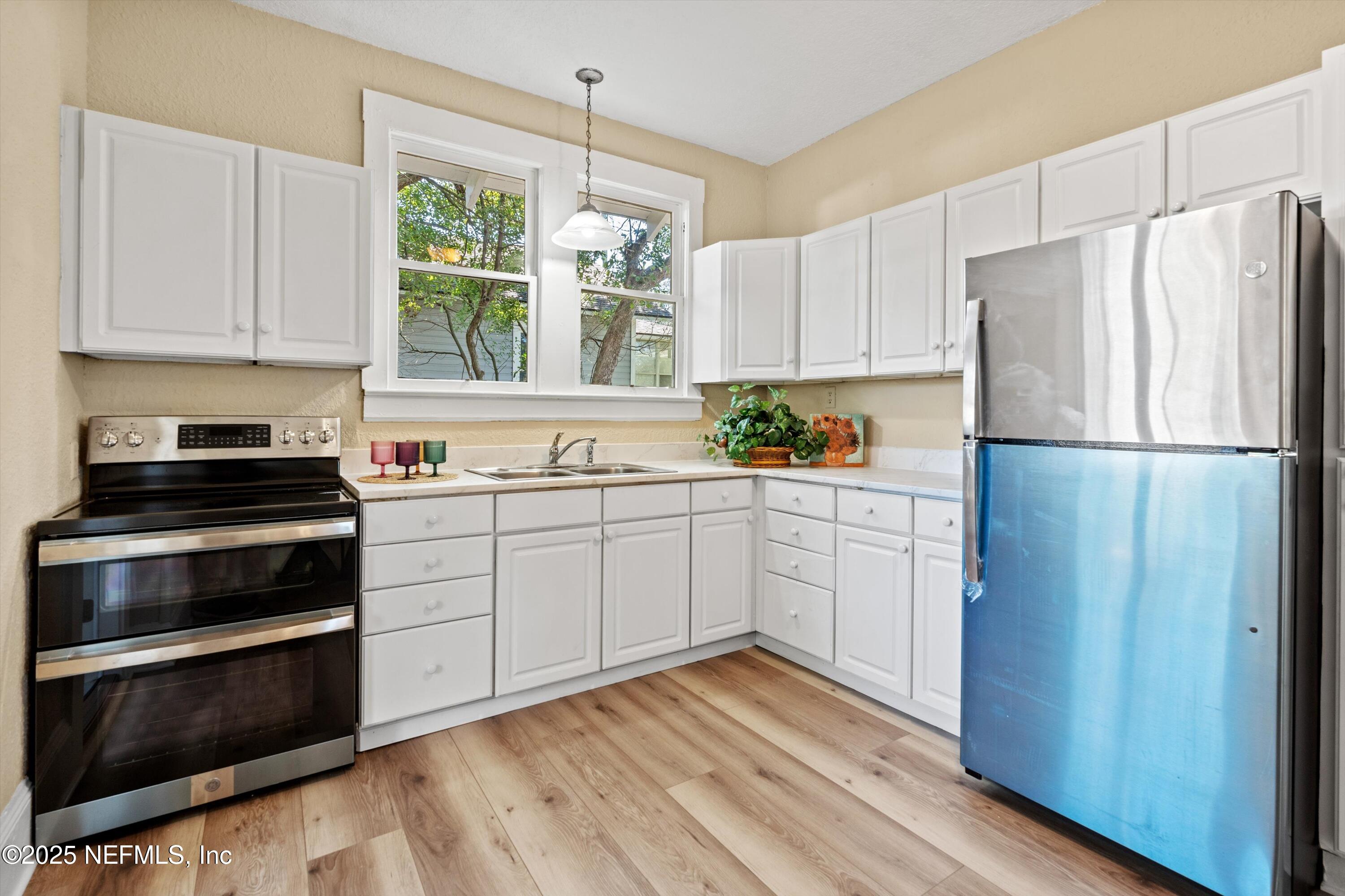 2025 Southampton Road Jacksonville, FL 32207 - Photo 12 of 32 Kitchen