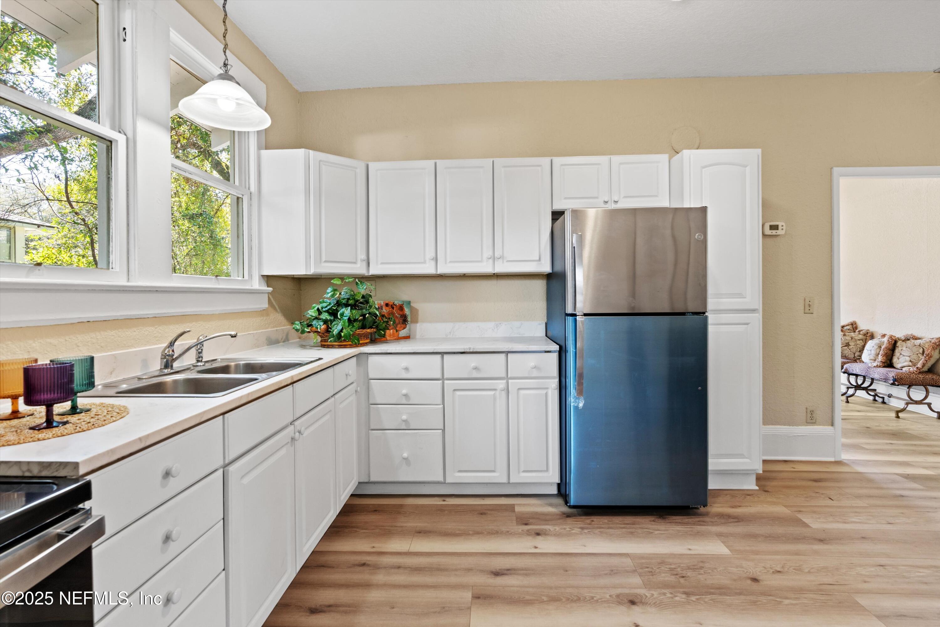 2025 Southampton Road Jacksonville, FL 32207 - Photo 13 of 32 Kitchen
