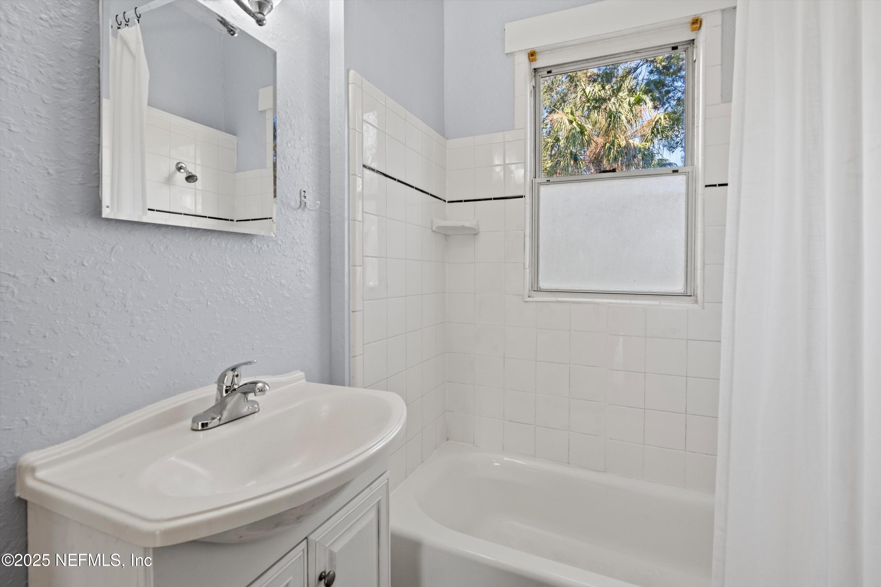 2025 Southampton Road Jacksonville, FL 32207 - Photo 19 of 32 Bathroom