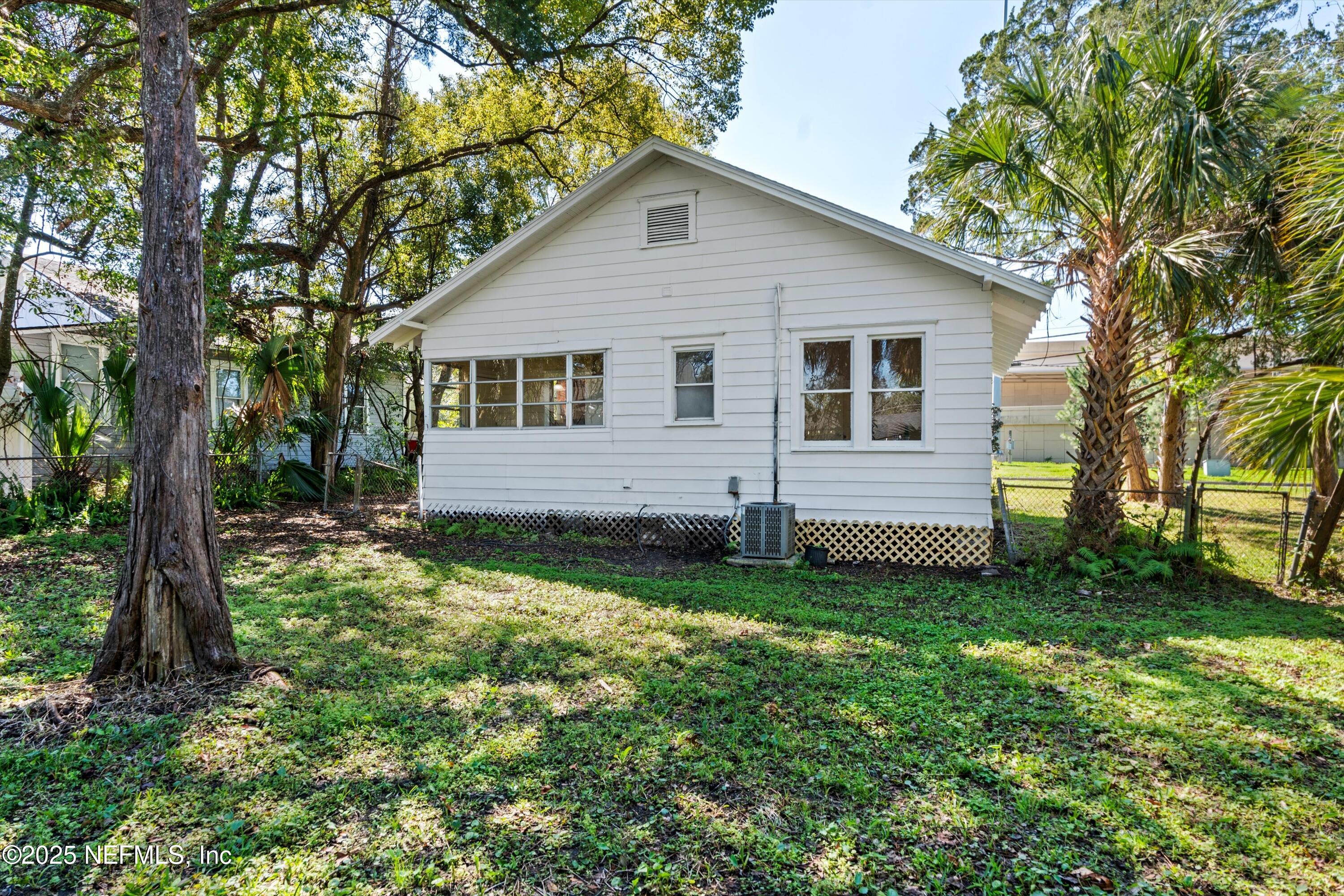 2025 Southampton Road Jacksonville, FL 32207 - Photo 22 of 32 Backyard