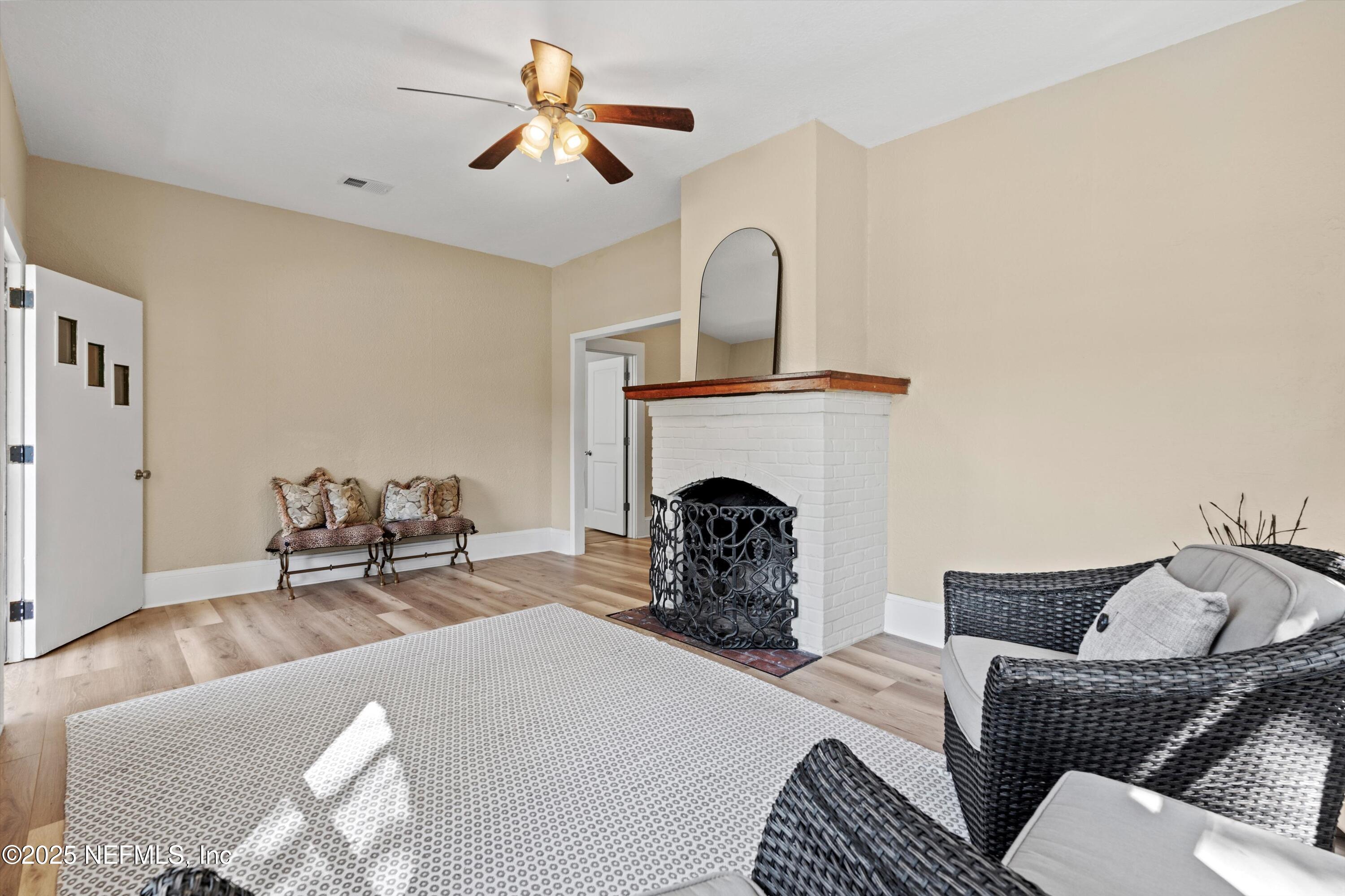 2025 Southampton Road Jacksonville, FL 32207 - Photo 7 of 32 Living Room