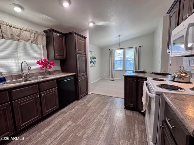 $124,900 | 19802 North 32nd Street, Unit 76, Phoenix, AZ 85050