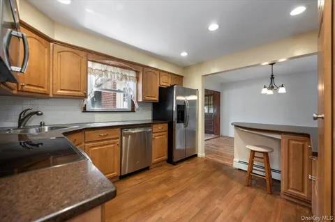 $869,000 | 593 Pearl Street, Oceanside, NY 11572