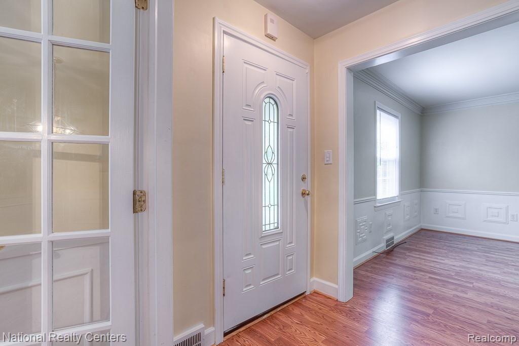 21515 Farmington Road Farmington Hills, MI 48335 - Photo 6 of 26