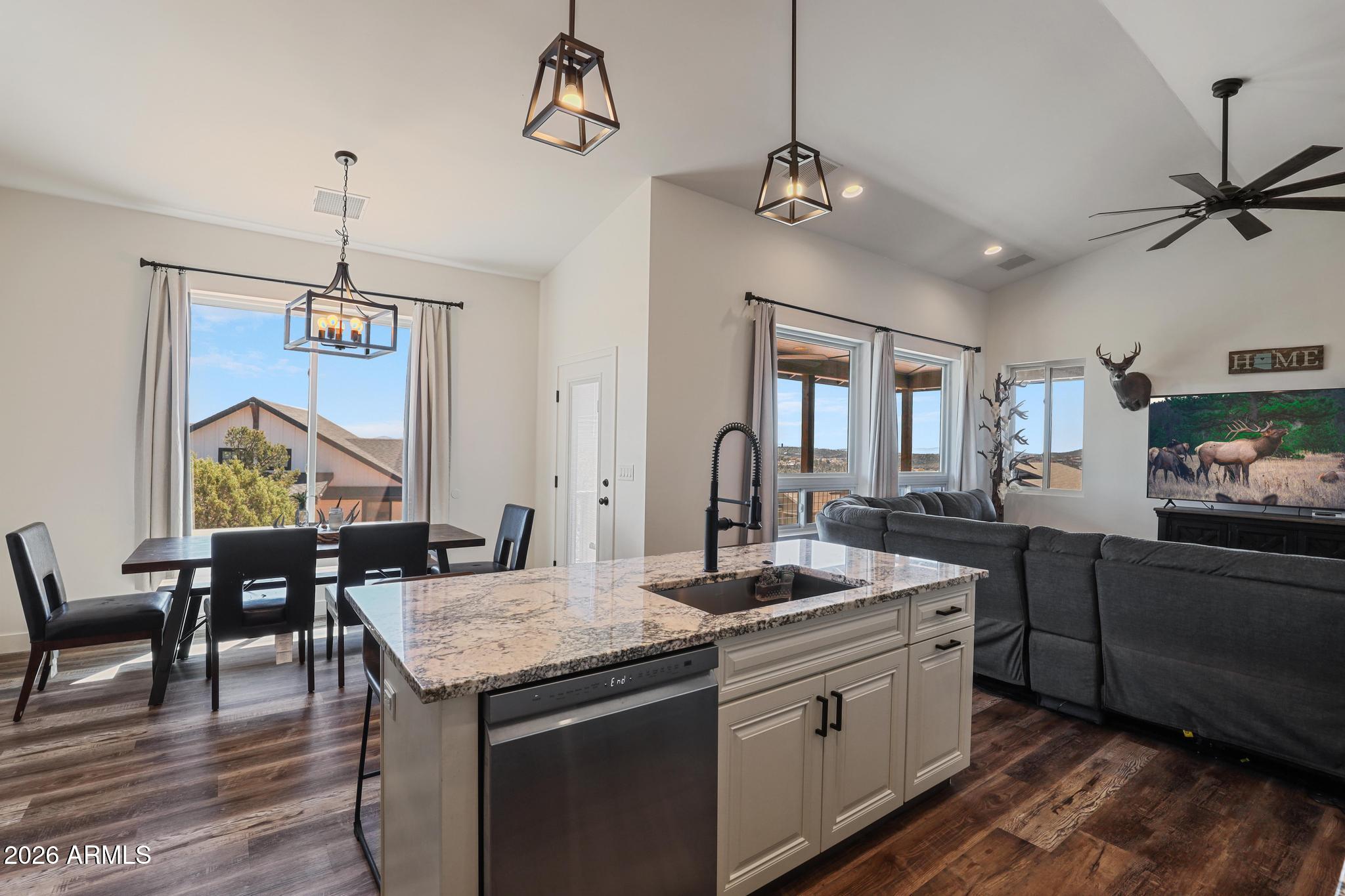 501 North Peak Loop Payson, AZ 85541 - Photo 12 of 39 Kitchen/Dining/Great room