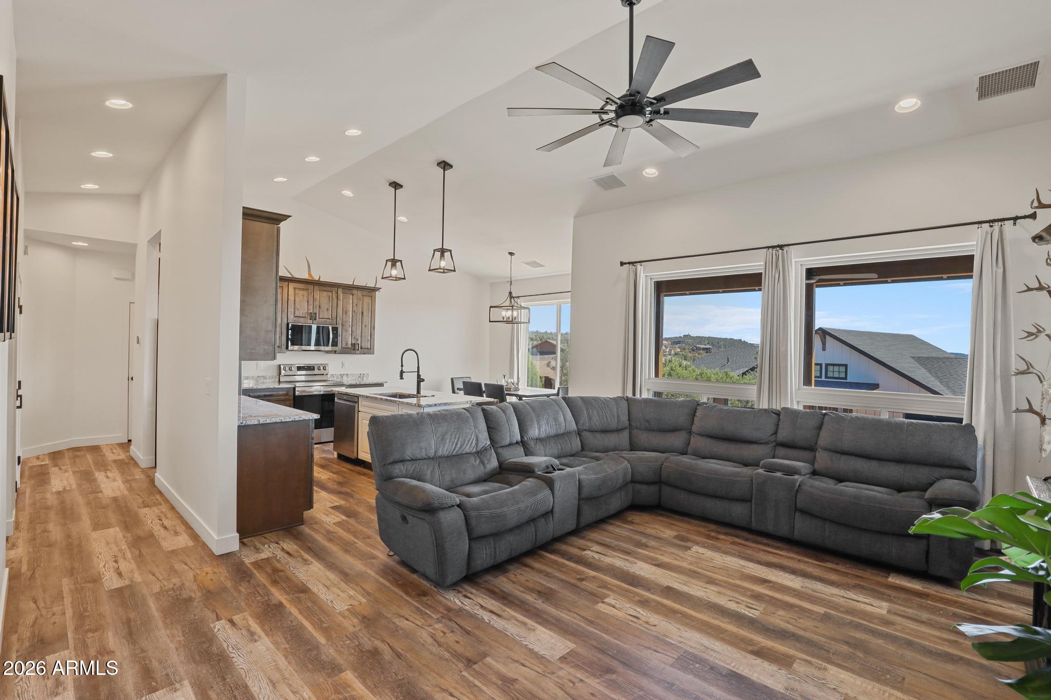 501 North Peak Loop Payson, AZ 85541 - Photo 6 of 39 Great room