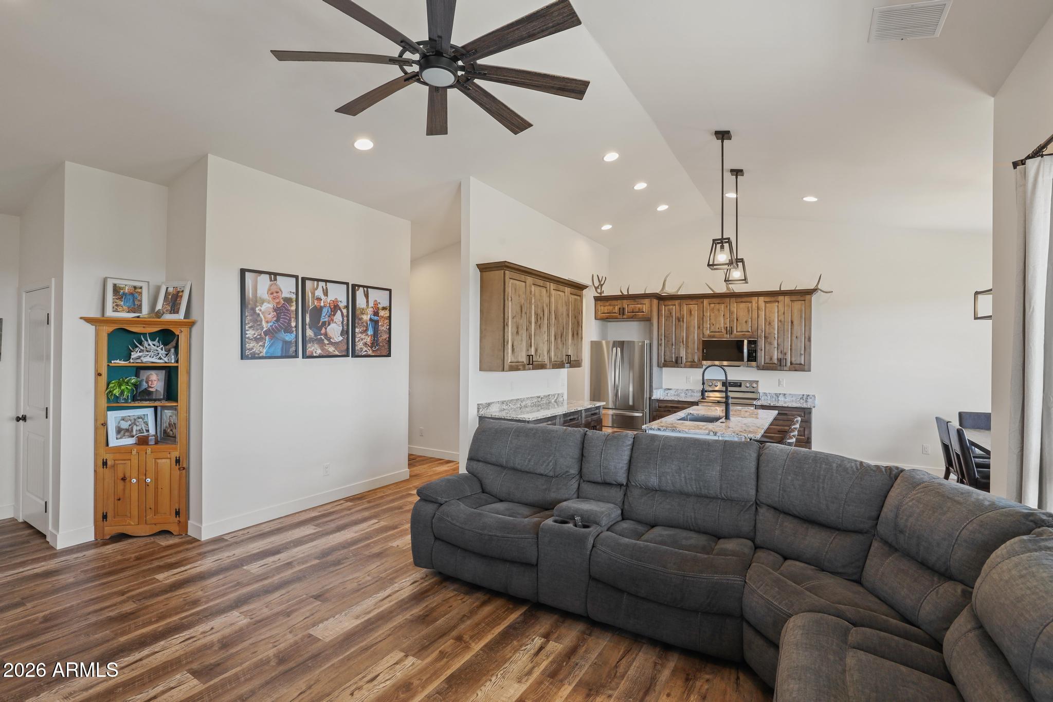 501 North Peak Loop Payson, AZ 85541 - Photo 7 of 39 Great room/kitchen
