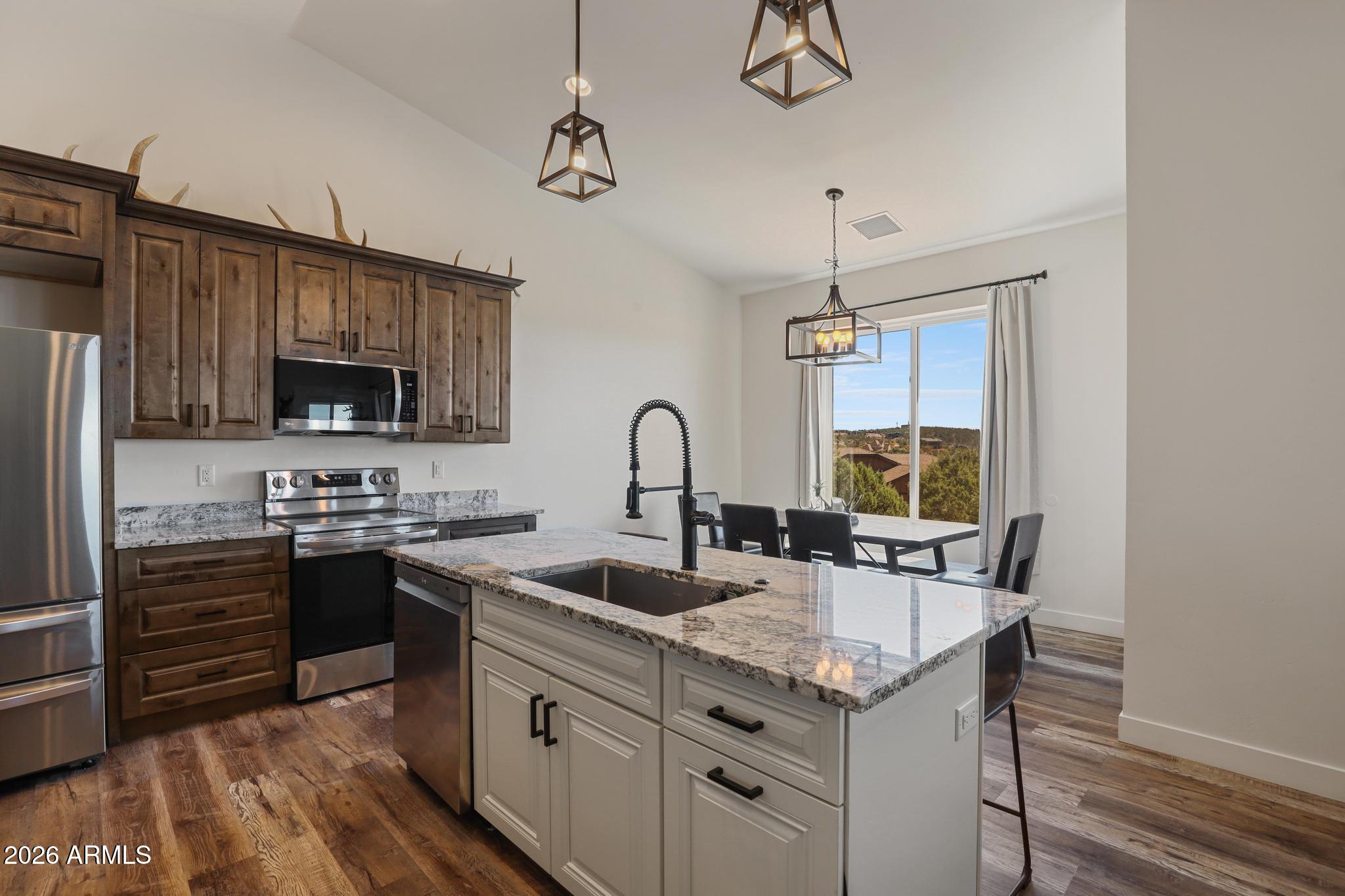 501 North Peak Loop Payson, AZ 85541 - Photo 10 of 39 Kitchen/Dining