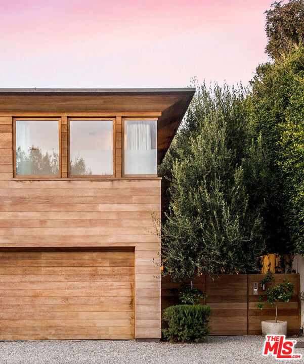 23445 Malibu Colony Road Malibu, CA 90265 - Photo 2 of 28