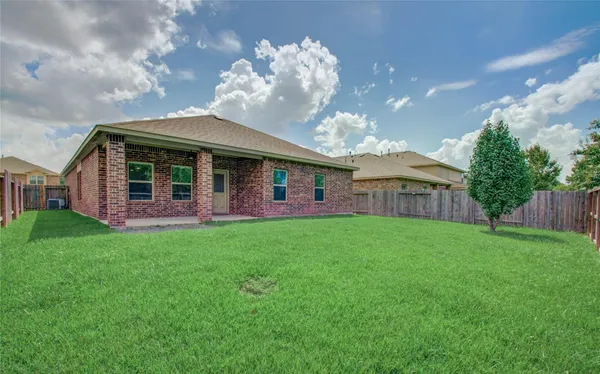 a view of a yard in front of house