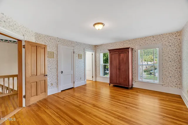 $899,999 | 308 Pearl Avenue East, Big Stone Gap, VA 24219