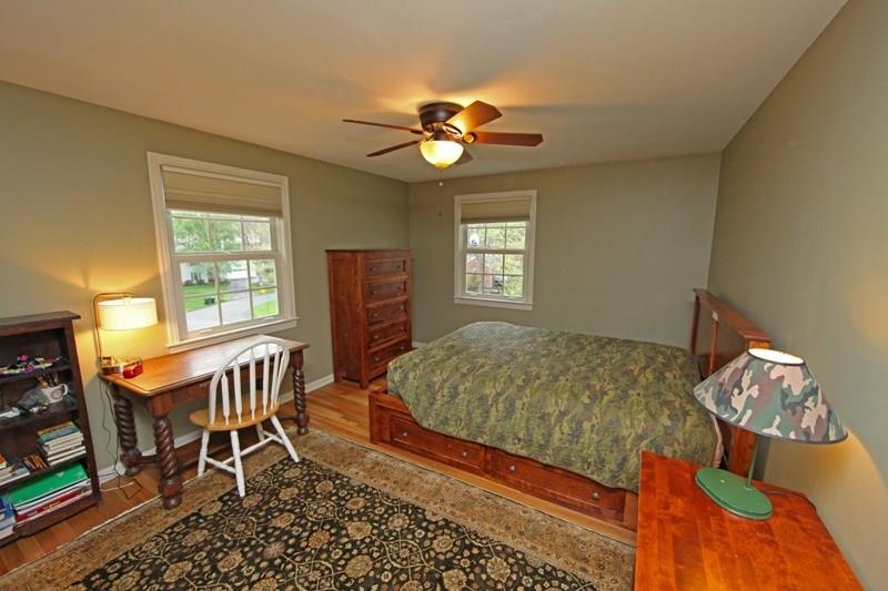9467 North Florence Road Pittsburgh, PA 15237 - Photo 15 of 22 Bedroom 3 with two Windows for Cross Ventilation