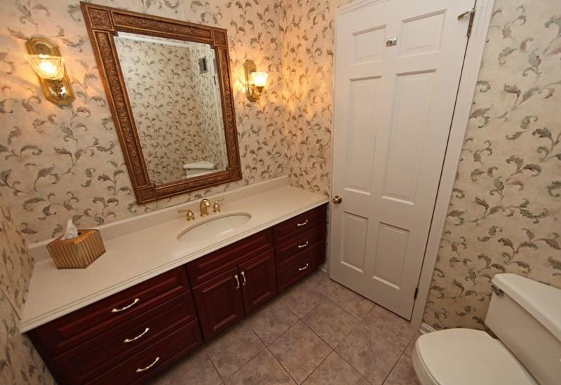 9467 North Florence Road Pittsburgh, PA 15237 - Photo 21 of 22 1st Floor Powderoom... Elegant!!