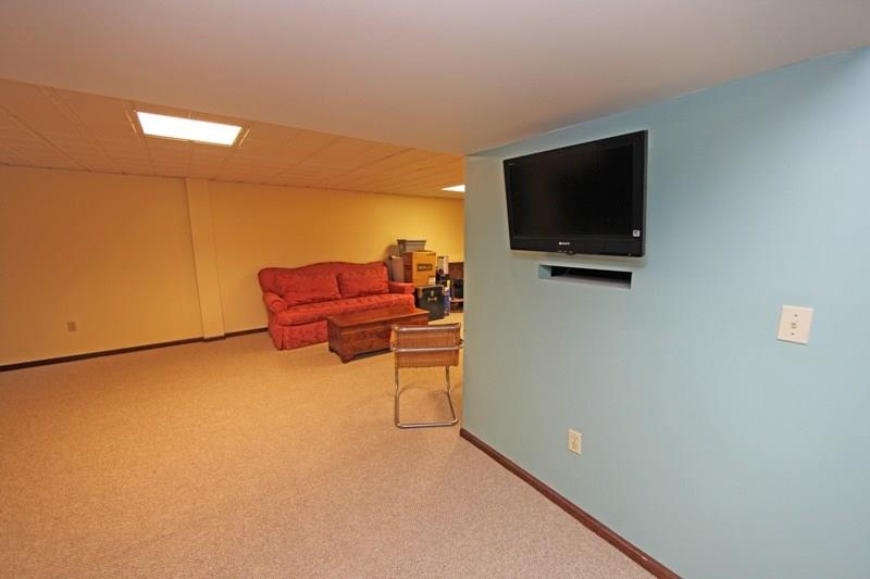 9467 North Florence Road Pittsburgh, PA 15237 - Photo 10 of 22 The Workout Area has its own TV Mount.