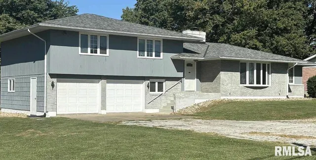 $294,000 | 2434 South 36th Street, Quincy, IL 62301