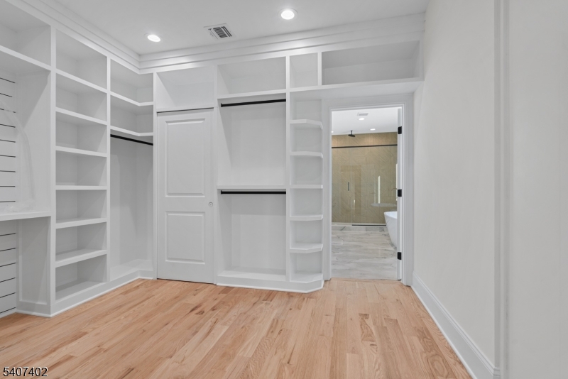 17 Penwood Road Livingston, NJ 07039 - Photo 13 of 34