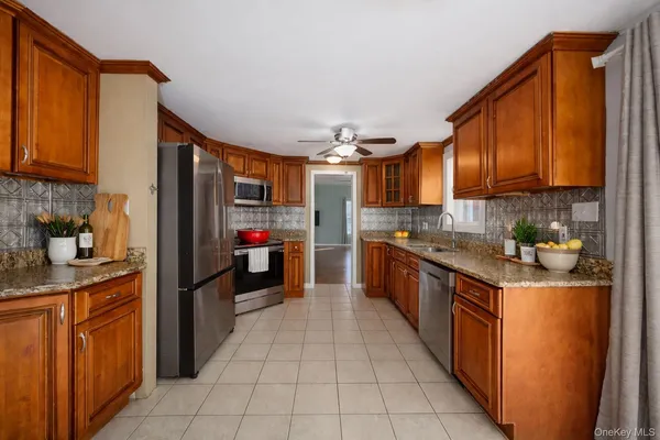 $675,000 | 12 Jay Lane, Hopewell Junction, NY 12533