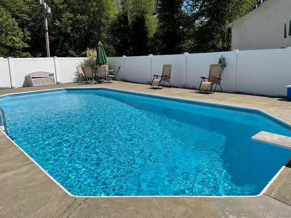 $675,000 | 12 Jay Lane, Hopewell Junction, NY 12533