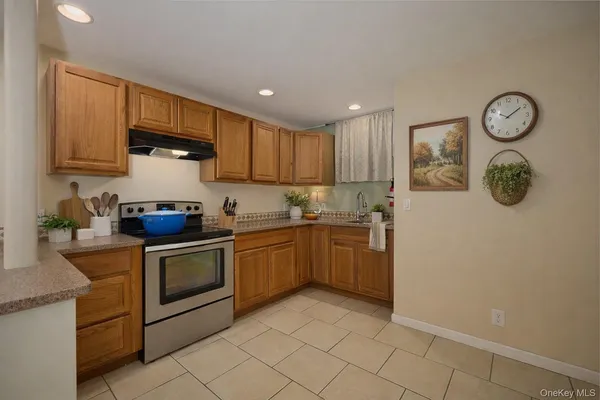 $675,000 | 12 Jay Lane, Hopewell Junction, NY 12533